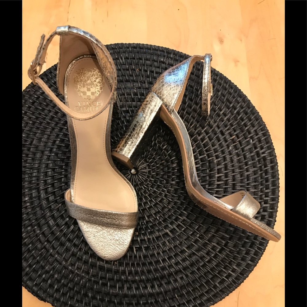 NEW VINCE CAMUTO Sz 8.5M HEELS